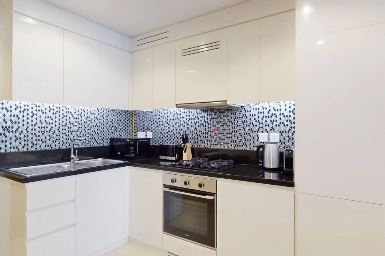 Ay-Konic View I 2 Bedroom Aprtment Near Burj Khalifa Dubai