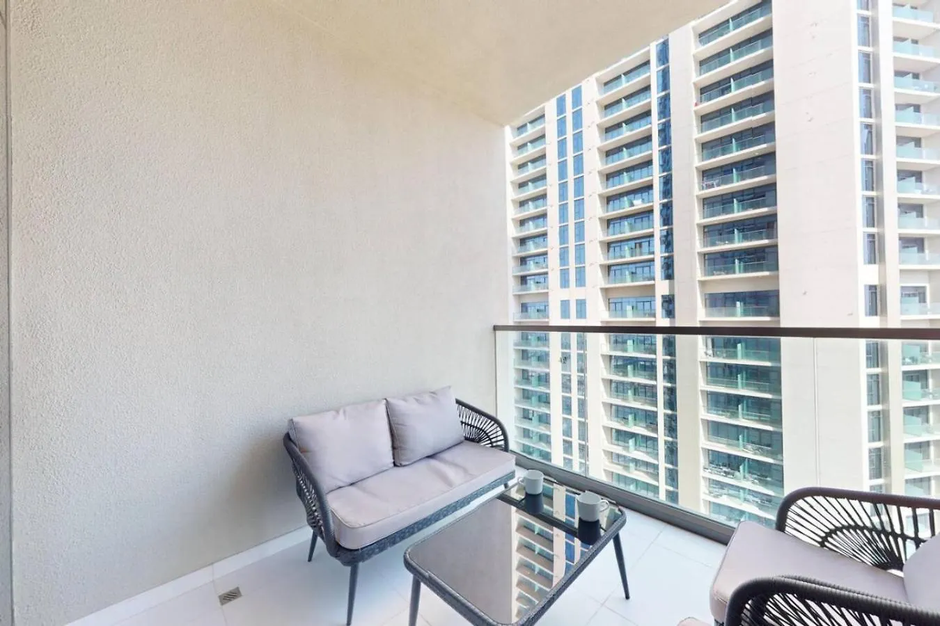 Ay-Konic View I 2 Bedroom Aprtment Near Burj Khalifa Dubai