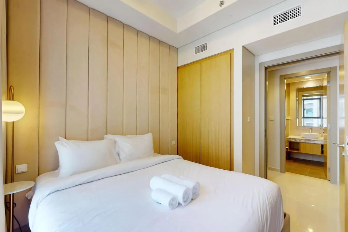 Ay-Konic View I 2 Bedroom Aprtment Near Burj Khalifa Dubai 0*,  Emirados Árabes Unidos